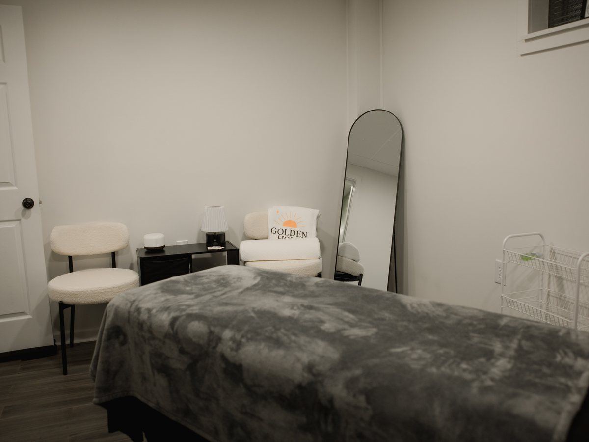 Quiet treatment room in the downstairs studio